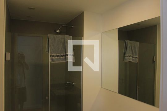Banheiro de apartamento à venda com 3 quartos, 67m² em Passo da Areia, Porto Alegre