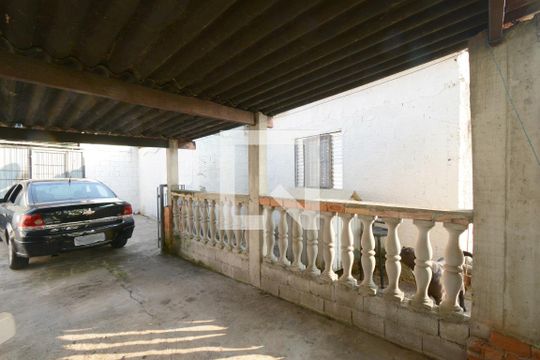 Garagem de casa à venda com 3 quartos, 232m² em Jardim Santa Francisca Cabrini, São Paulo