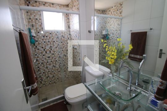 Banheiro de apartamento à venda com 2 quartos, 47m² em Olaria, Rio de Janeiro