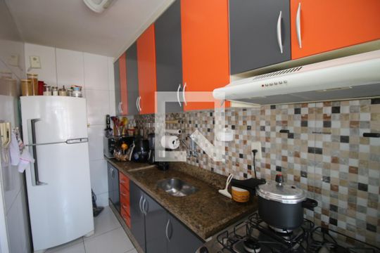 Cozinha  de apartamento à venda com 2 quartos, 47m² em Olaria, Rio de Janeiro