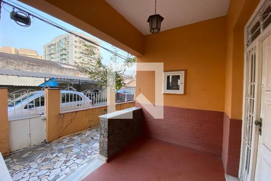 Frente de casa à venda com 6 quartos, 200m² em Todos Os Santos, Rio de Janeiro