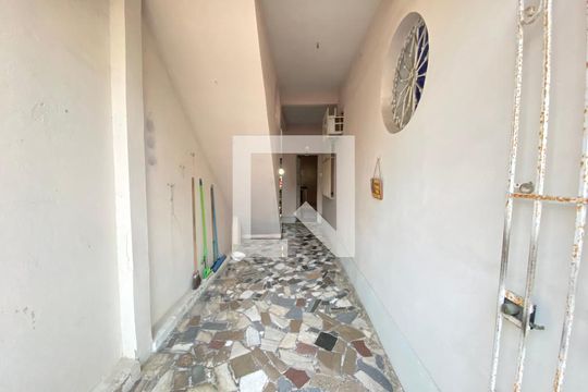 Circulação de casa à venda com 6 quartos, 200m² em Todos Os Santos, Rio de Janeiro