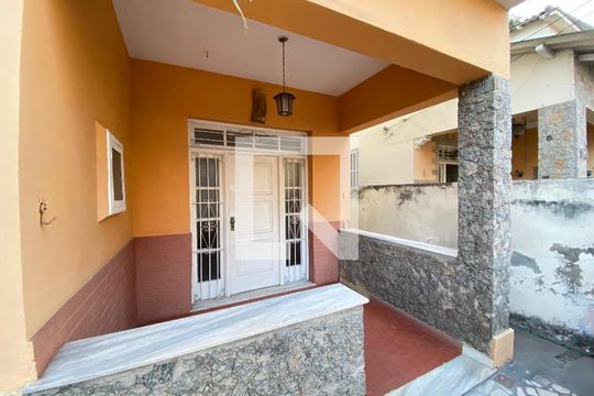 Frente de casa à venda com 6 quartos, 200m² em Todos Os Santos, Rio de Janeiro