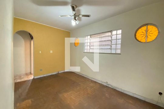 Sala de casa à venda com 6 quartos, 200m² em Todos Os Santos, Rio de Janeiro
