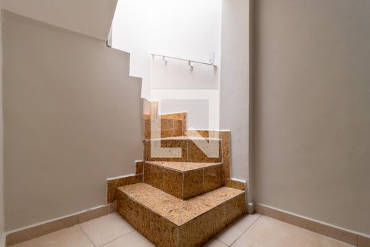 Edícula - Escada de casa à venda com 3 quartos, 60m² em Água Rasa, São Paulo