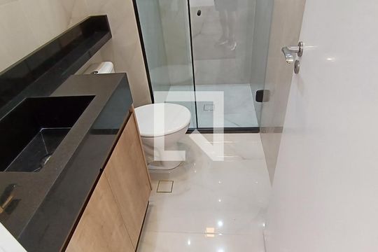 Banheiro de apartamento à venda com 1 quarto, 38m² em Vila Andrade, São Paulo