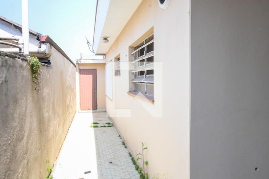 Corredor de casa à venda com 1 quarto, 110m² em Vila Liviero, São Paulo