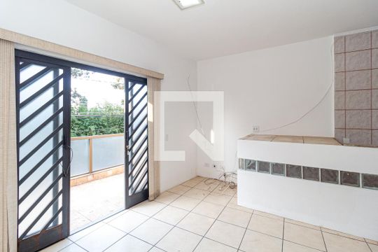 Sala de casa à venda com 2 quartos, 150m² em Chácara Seis de Outubro, São Paulo