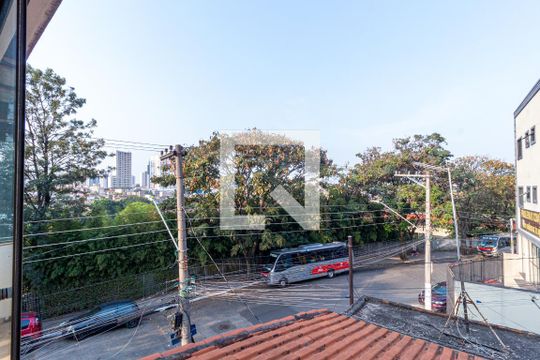 Vista da Rua de casa para alugar com 2 quartos, 150m² em Chácara Seis de Outubro, São Paulo
