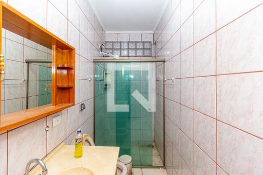 Banheiro de casa para alugar com 2 quartos, 150m² em Chácara Seis de Outubro, São Paulo