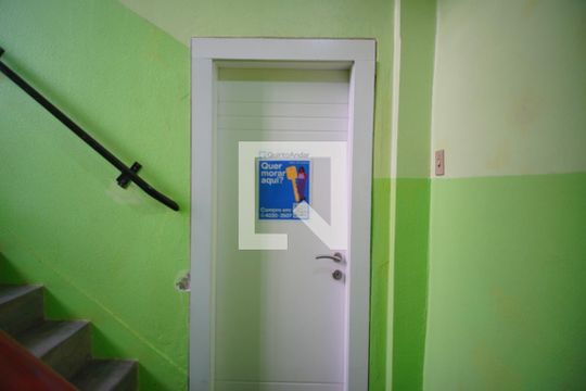 Adesivo na Porta de apartamento à venda com 2 quartos, 62m² em Passo da Areia, Porto Alegre