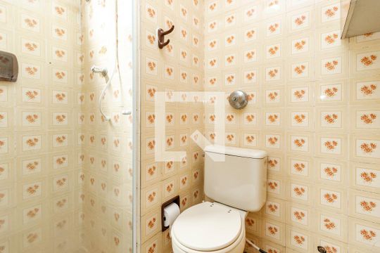 Banheiro de apartamento à venda com 3 quartos, 77m² em Jardim Santo Antônio, São Paulo