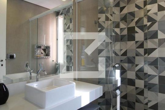 Banheiro de apartamento à venda com 1 quarto, 45m² em Indianópolis, São Paulo