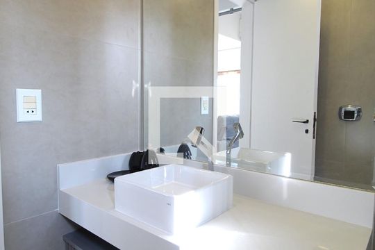 Banheiro de apartamento à venda com 1 quarto, 45m² em Indianópolis, São Paulo