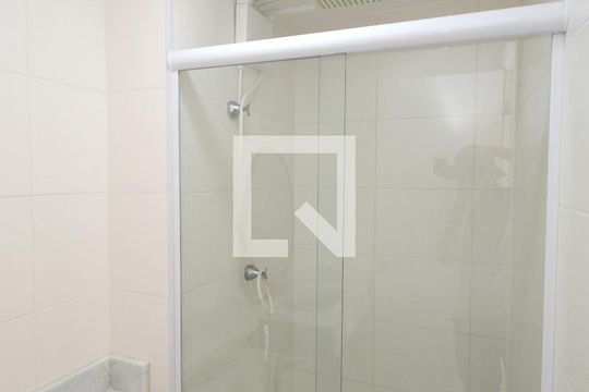 Banheiro de apartamento à venda com 1 quarto, 27m² em Jardim Cidália, São Paulo