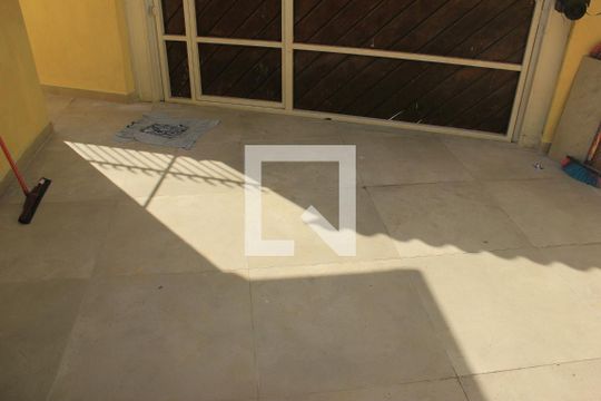 Garagem de casa à venda com 3 quartos, 127m² em Vila Augusta, Guarulhos