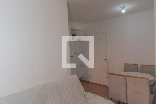 Sala de apartamento para alugar com 2 quartos, 42m² em Sítio da Figueira, São Paulo