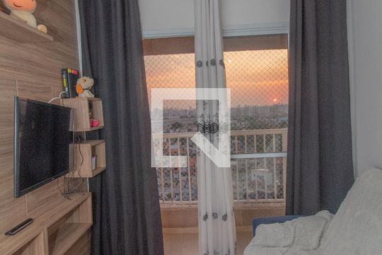Sala de apartamento para alugar com 2 quartos, 42m² em Sítio da Figueira, São Paulo