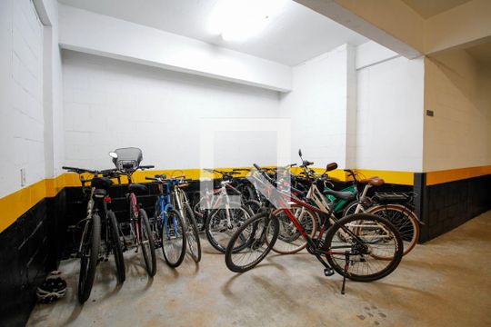 Área Comum - Bicicletário de kitnet/studio para alugar com 1 quarto, 35m² em Pinheiros, São Paulo