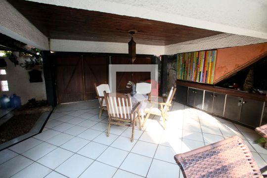 Garagem de casa de condomínio à venda com 7 quartos, 500m² em Taquara, Rio de Janeiro