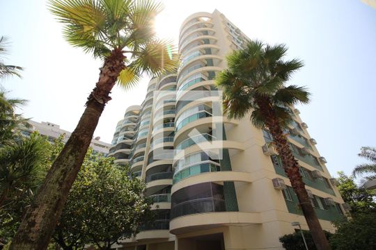 Fachada de apartamento à venda com 2 quartos, 76m² em Jacarepaguá, Rio de Janeiro