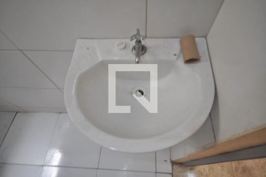 Banheiro de casa para alugar com 2 quartos, 80m² em Chácara São João, São Paulo