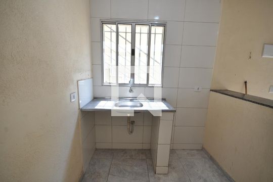 Cozinha de casa para alugar com 2 quartos, 80m² em Chácara São João, São Paulo