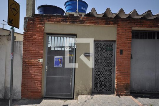 Fachada de casa para alugar com 2 quartos, 80m² em Chácara São João, São Paulo
