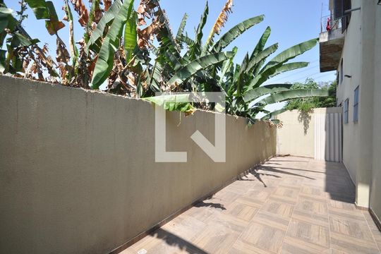 Quintal de casa para alugar com 2 quartos, 80m² em Chácara São João, São Paulo