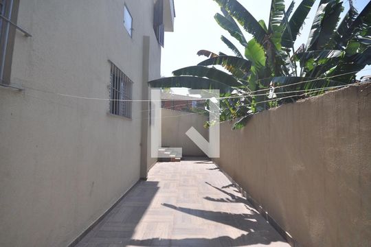 Quintal de casa para alugar com 2 quartos, 80m² em Chácara São João, São Paulo