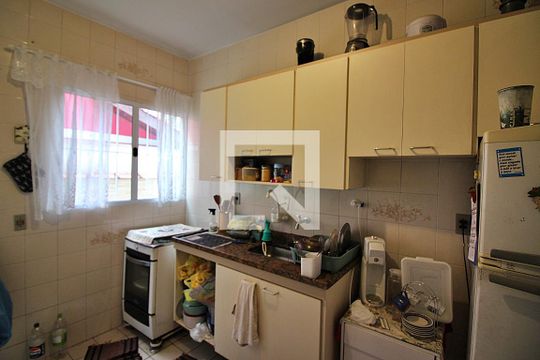 Cozinha  de casa de condomínio à venda com 3 quartos, 105m² em Taboão, São Bernardo do Campo