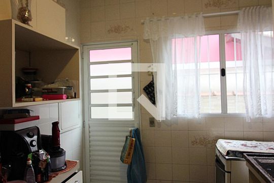 Cozinha  de casa de condomínio à venda com 3 quartos, 105m² em Taboão, São Bernardo do Campo