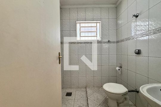 Banheiro de casa à venda com 3 quartos, 164m² em Utinga, Santo André