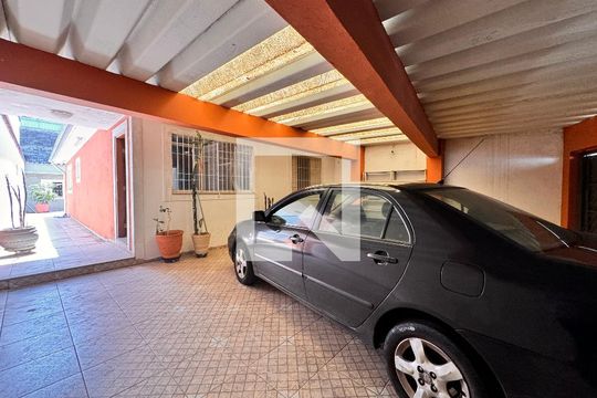 Garagem de casa à venda com 3 quartos, 164m² em Utinga, Santo André
