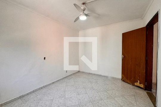 Quarto edícula de casa à venda com 3 quartos, 164m² em Utinga, Santo André