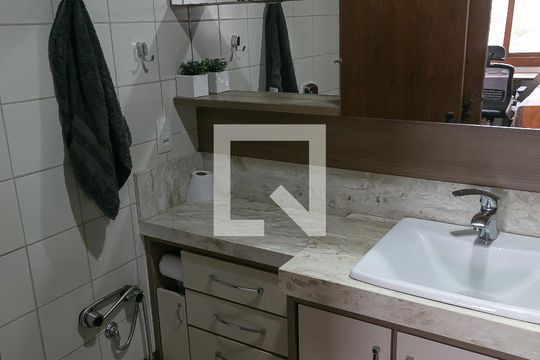 Banheiro 1 de apartamento à venda com 2 quartos, 77m² em Rio Branco, Porto Alegre