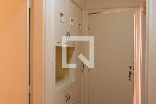 CORREDOR de apartamento à venda com 4 quartos, 119m² em Centro, Campinas