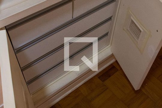 CORREDOR de apartamento à venda com 4 quartos, 119m² em Centro, Campinas