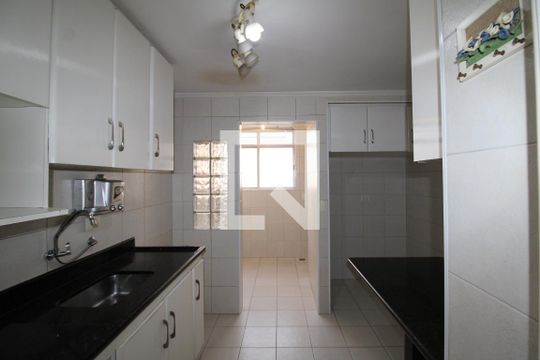 Cozinha de apartamento para alugar com 3 quartos, 70m² em Jardim São Paulo, São Paulo