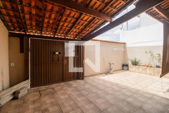 Garagem de casa à venda com 3 quartos, 250m² em Parque Císper, São Paulo