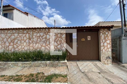 Fachada de casa à venda com 3 quartos, 250m² em Parque Císper, São Paulo