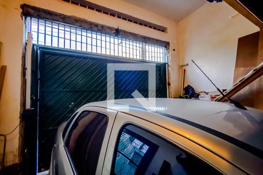 Garagem de casa à venda com 3 quartos, 137m² em Água Rasa, São Paulo