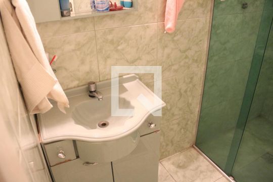 Banheiro 1 de casa à venda com 3 quartos, 360m² em Novo Riacho, Contagem