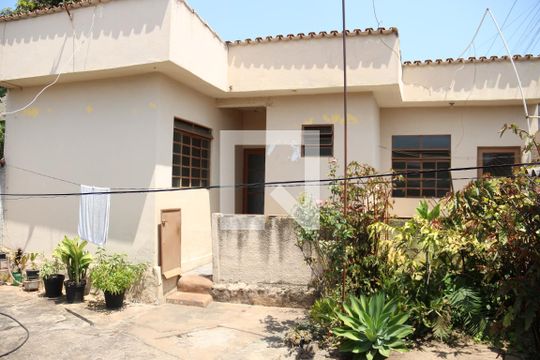 Quintal de casa à venda com 3 quartos, 360m² em Novo Riacho, Contagem