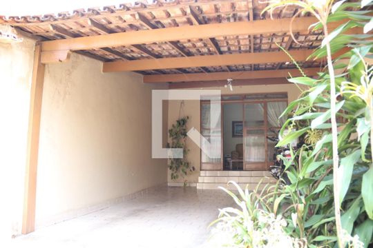 Quintal de casa à venda com 3 quartos, 360m² em Novo Riacho, Contagem