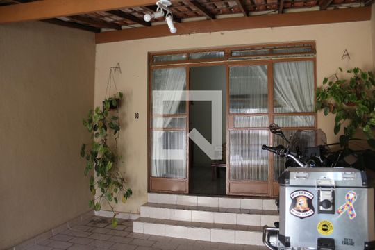 Quintal de casa à venda com 3 quartos, 360m² em Novo Riacho, Contagem