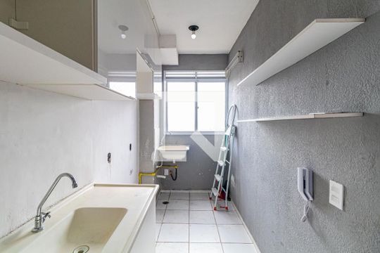 Cozinha de apartamento para alugar com 2 quartos, 41m² em Jardim Boa Vista (zona Oeste), Osasco