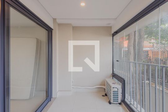 Varanda de kitnet/studio à venda com 1 quarto, 28m² em Sumaré, São Paulo