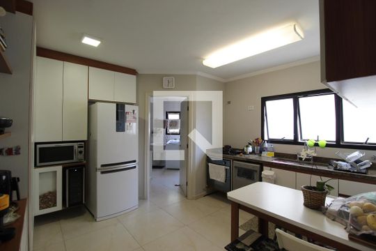 Cozinha de apartamento à venda com 4 quartos, 196m² em Vila Olímpia, São Paulo