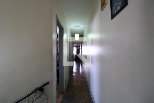 Corredor Piso Superior de casa à venda com 3 quartos, 165m² em Vila Vitória, Santo André